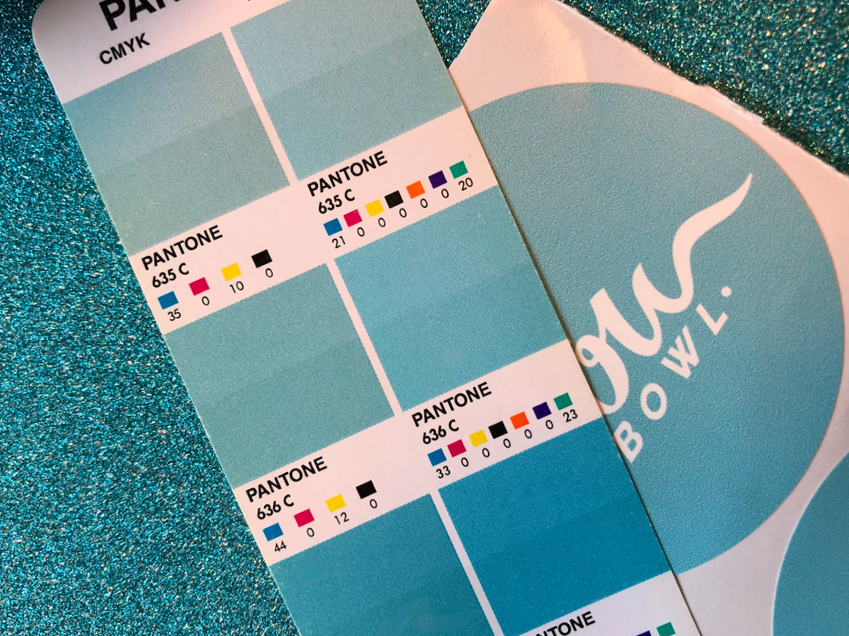 Pantone värvikaart ja trükikleebis – juhend korrektsete trükifailide loomiseks